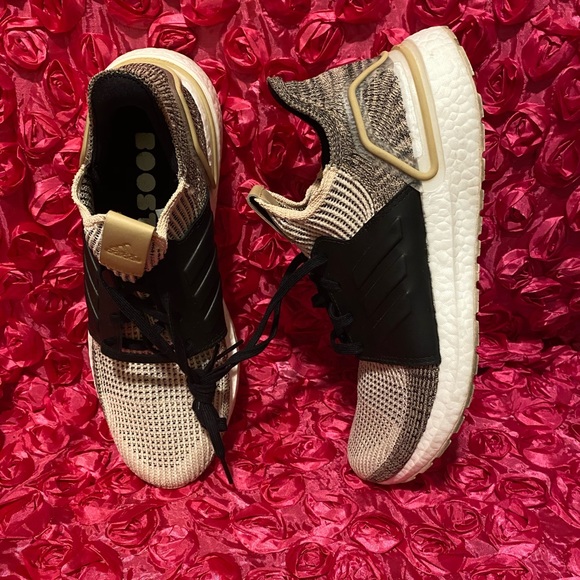 ultraboost 19 linen core black